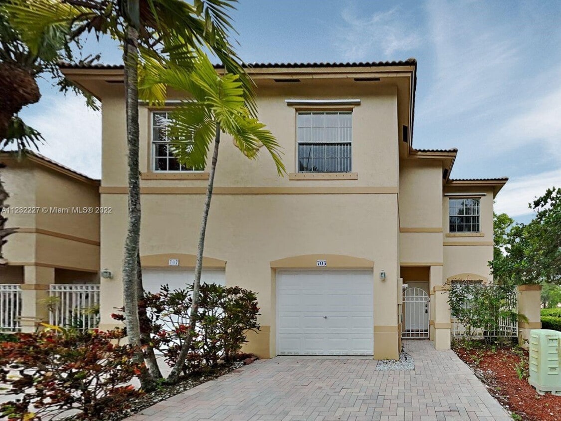 Photo - 703 NW 170th Ter (Pembroke Pines, FL)