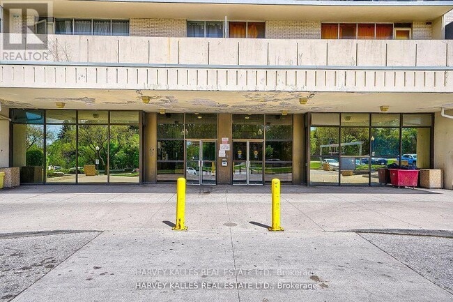 Photo du bâtiment - 2000 Sheppard Ave W