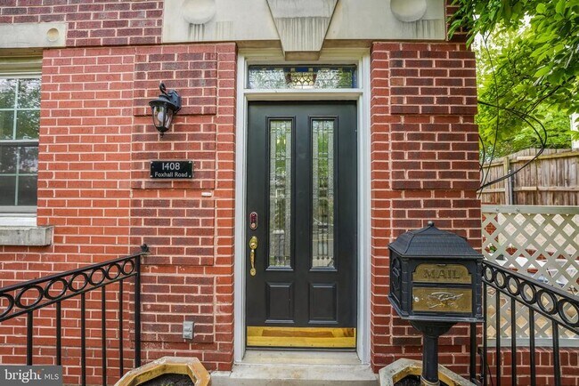 Foto del edificio - 1408 Foxhall Rd NW