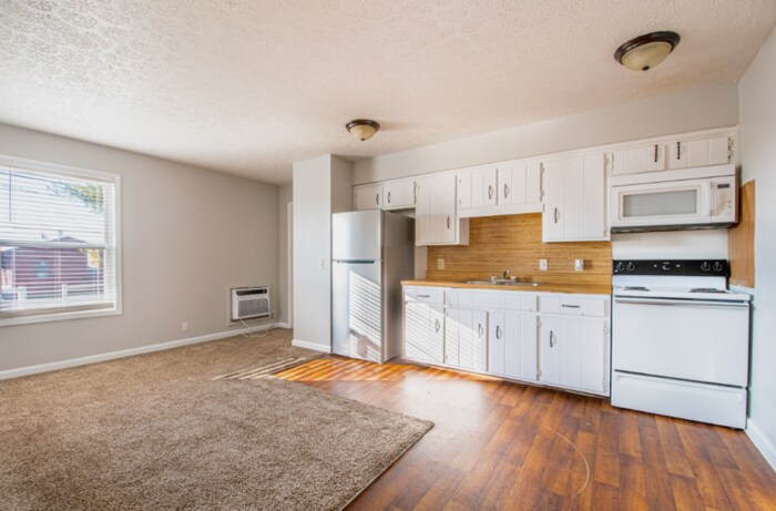 Foto principal - 1059 Woods Ferry Rd