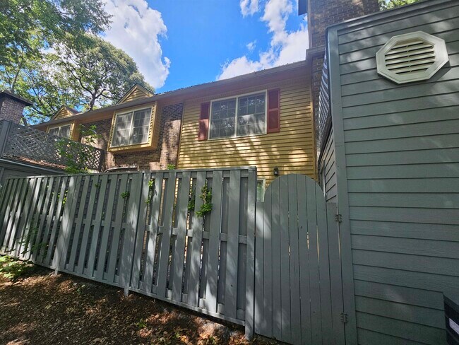 Foto del edificio - 830 44th Ave N