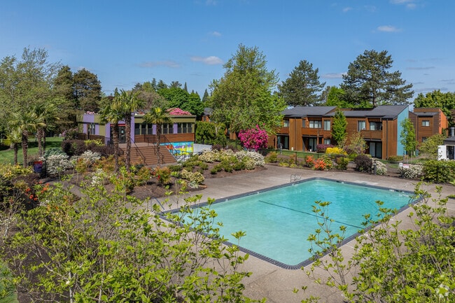 Pool & Clubhouse - Fountain Park