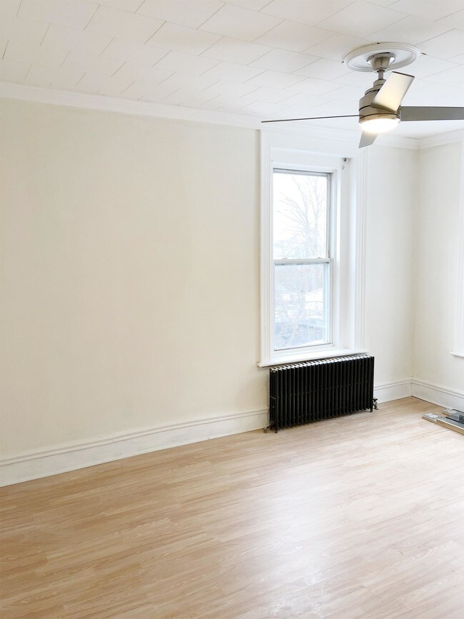 Building Photo - 27 3rd St