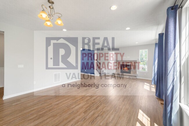 Foto del edificio - Custom 4 Bed, 3.5 Bath Home in Highly Desi...