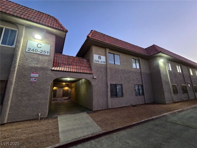 Foto del edificio - 4300 N Lamont St