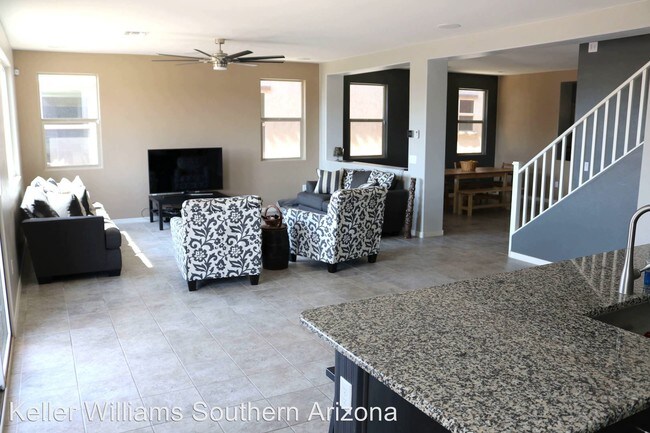 Building Photo - 5 br, 2.5 bath House - 13822 S Camino Acelga