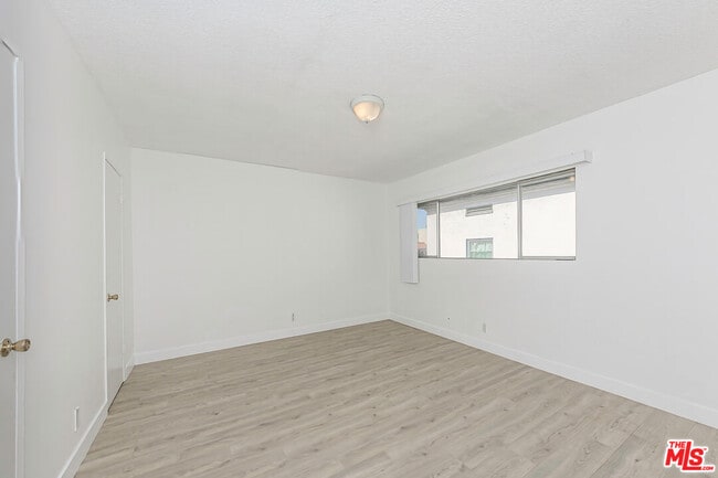 Building Photo - 428 S Wilton Pl