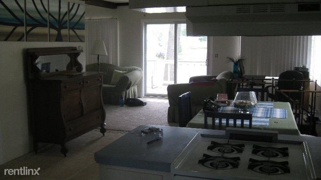 Building Photo - 2 br, 2 bath House - 876 Pine Tree Road West