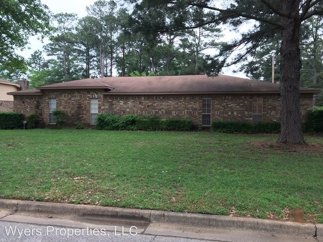 Building Photo - 2106 Oak Hollow St