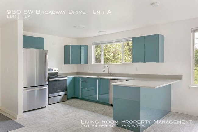 Building Photo - Stunning Remodeled Oasis in the Trees