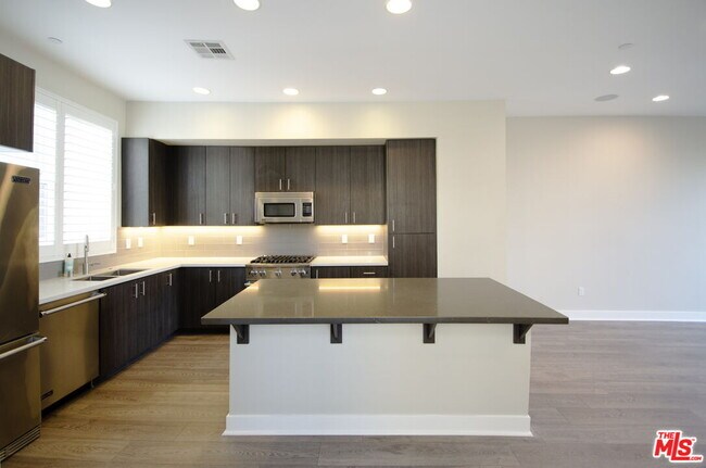 Foto del edificio - 2753 Waverly Dr