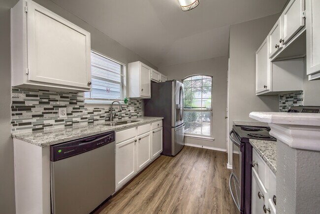 Building Photo - 6931 Grapevine Lk