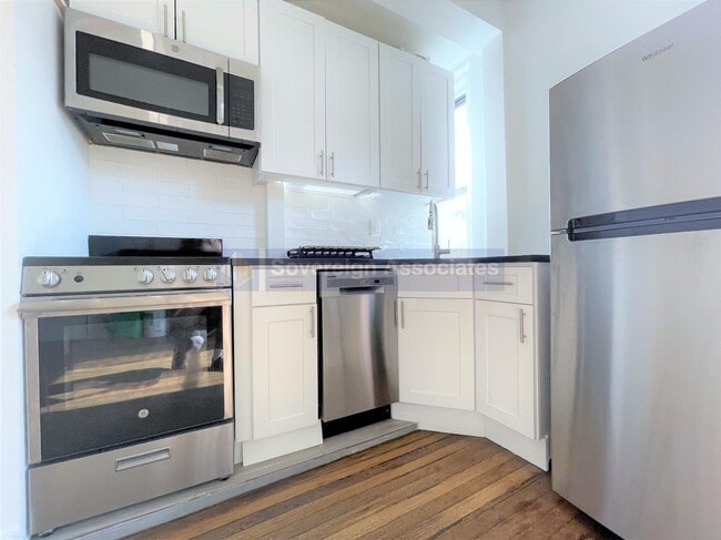 Building Photo - 45 Tiemann Pl