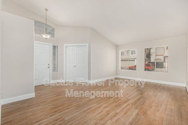 Foto del edificio - 4617 E Scott Ave
