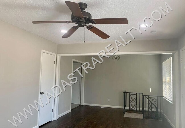 Foto del edificio - Beautiful Newly Remodeled Raytown Home-Coming SOON!!