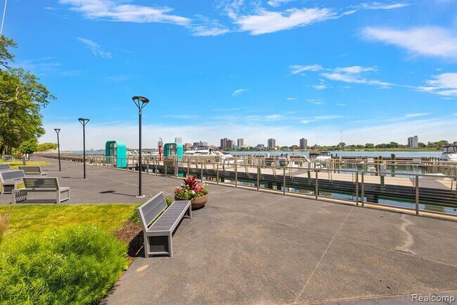 Foto del edificio - 1001 W Jefferson Ave