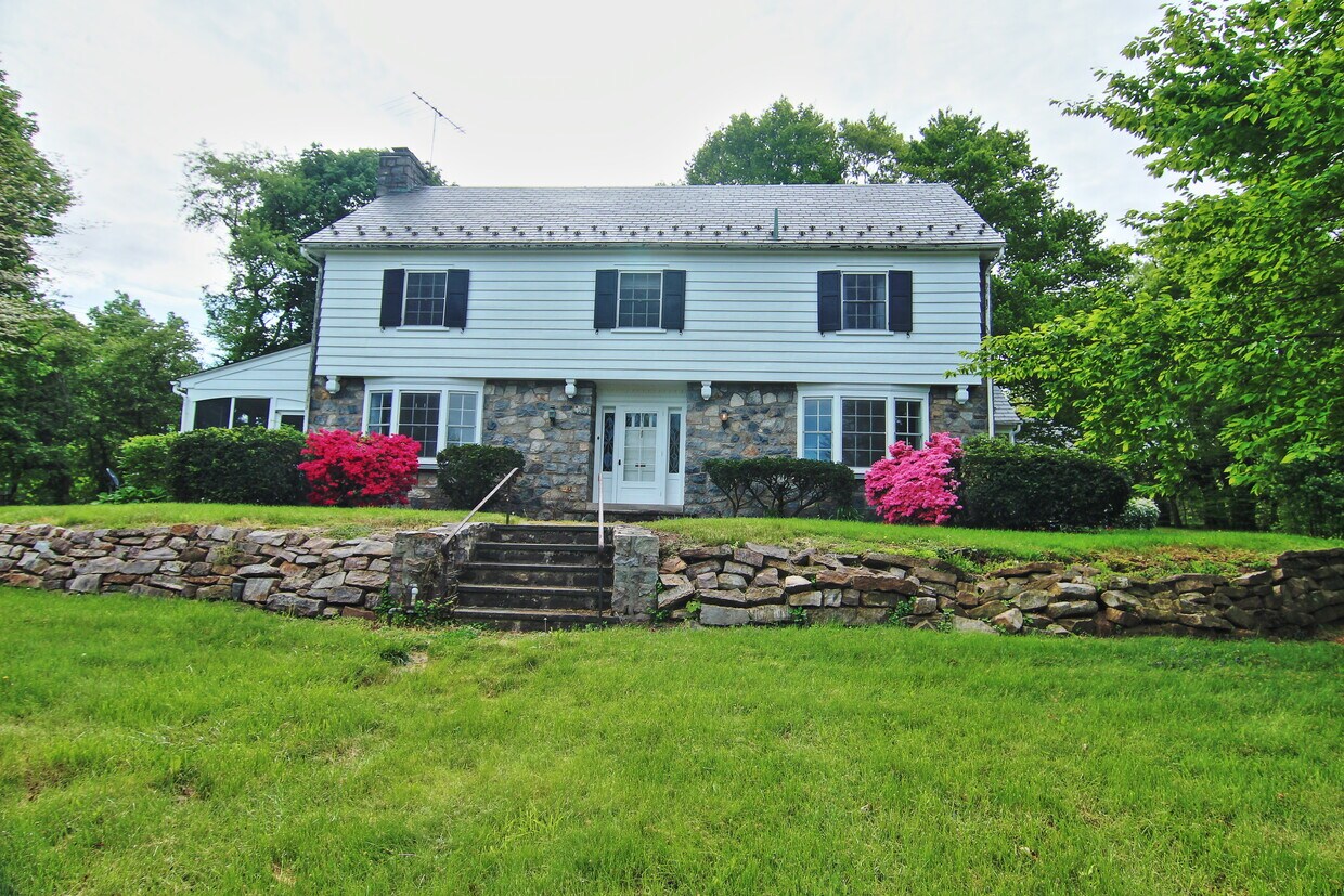 1 Chestnut St, Birdsboro, PA 19508 House Rental in Birdsboro, PA