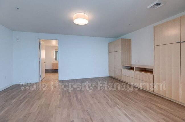 Building Photo - 1307 Harbor Ave SW