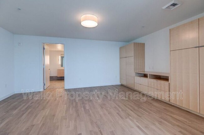 Building Photo - 1307 Harbor Ave SW