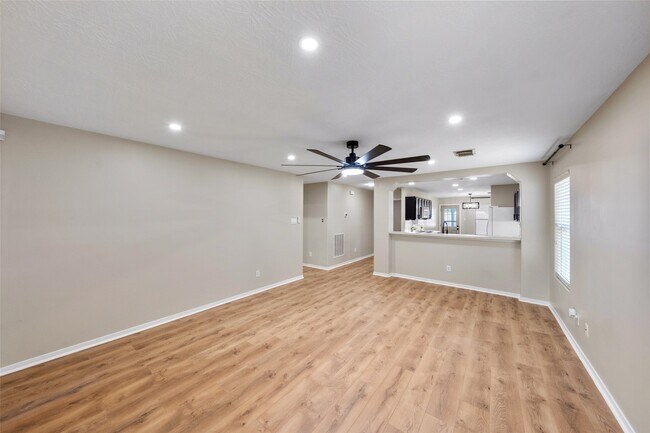 Foto del edificio - 7826 Chervil Ln