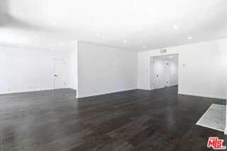 Foto del edificio - 853 Le Doux Rd