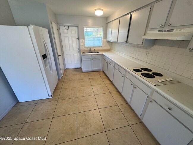 Foto del edificio - 125 Lucas Rd