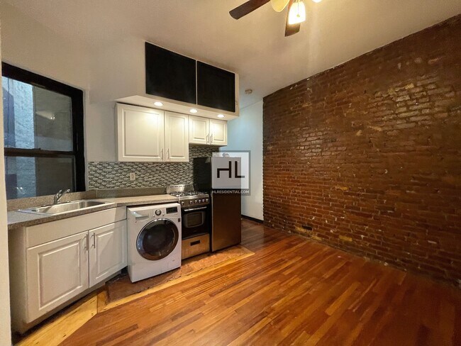 Foto del edificio - Incredible 4 bedroom apartment on EAST 13 ...