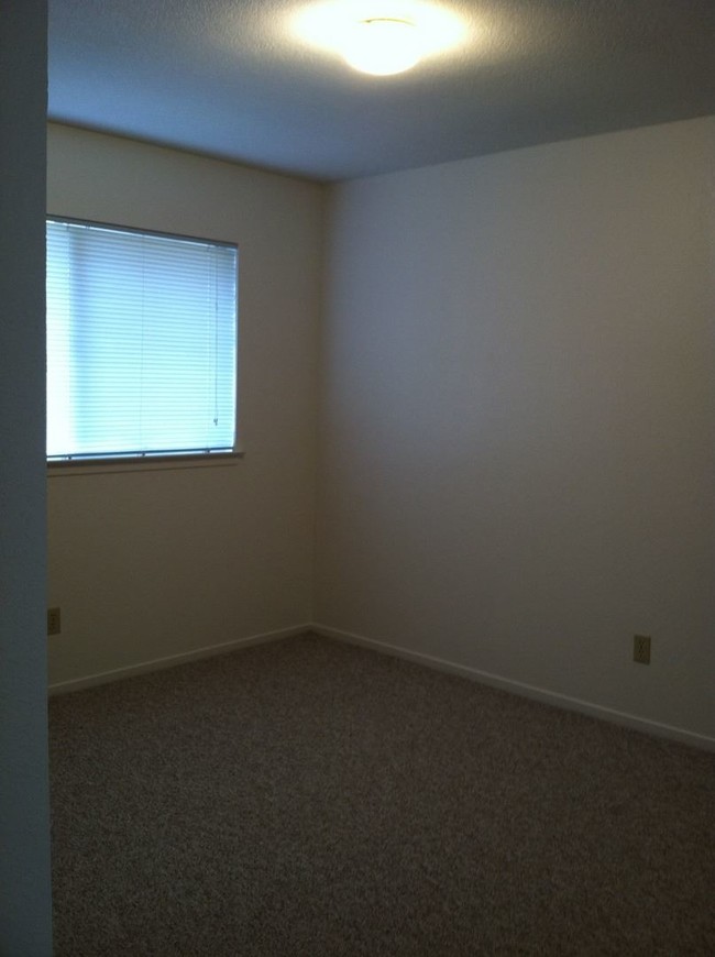 Building Photo - 2 br, 1 bath House - 1048 Baden Avenue