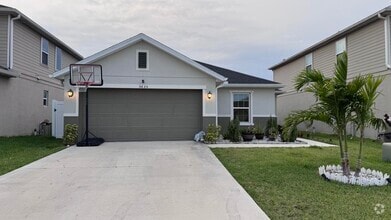 Building Photo - 5635 NW Pine Trail Cir