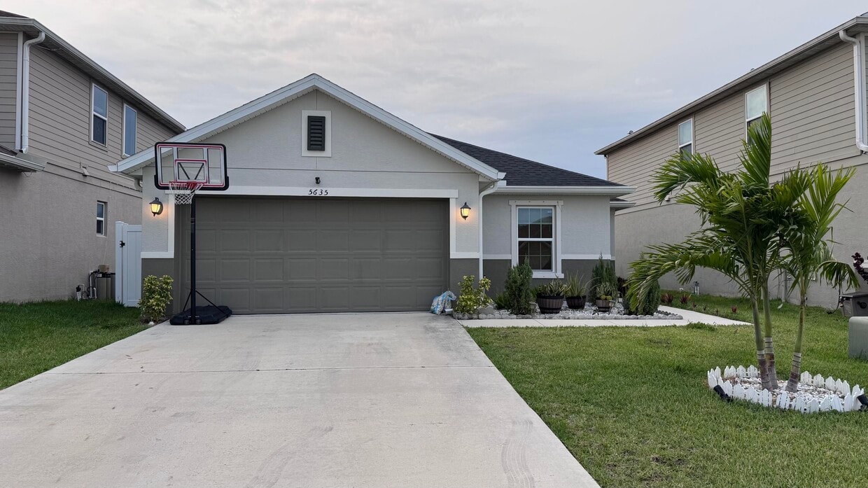 Primary Photo - 5635 NW Pine Trail Cir