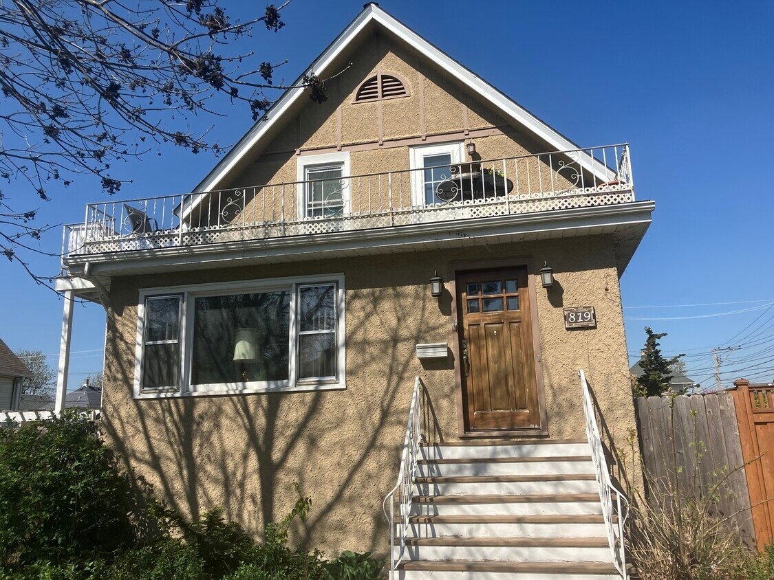 Primary Photo - 819 Ferdinand Ave