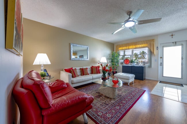 Building Photo - 369 Tilford Q