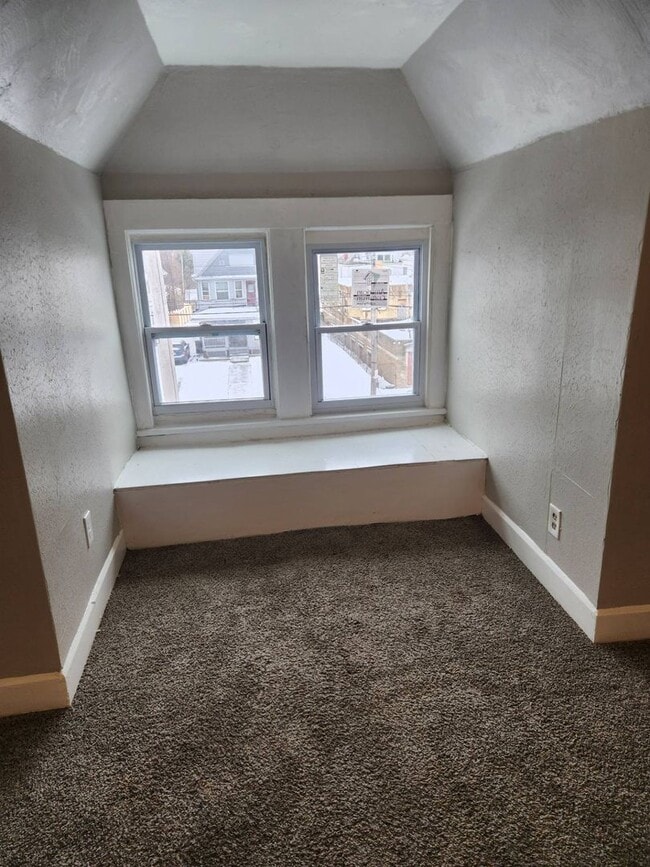 Foto del edificio - 9720 Denison Ave