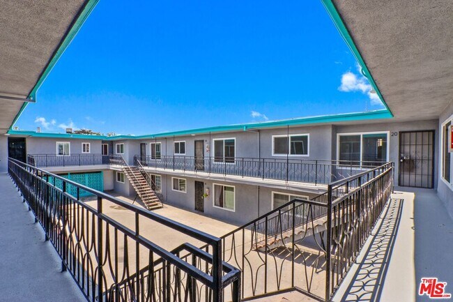 Foto del edificio - 1212 W 107th St