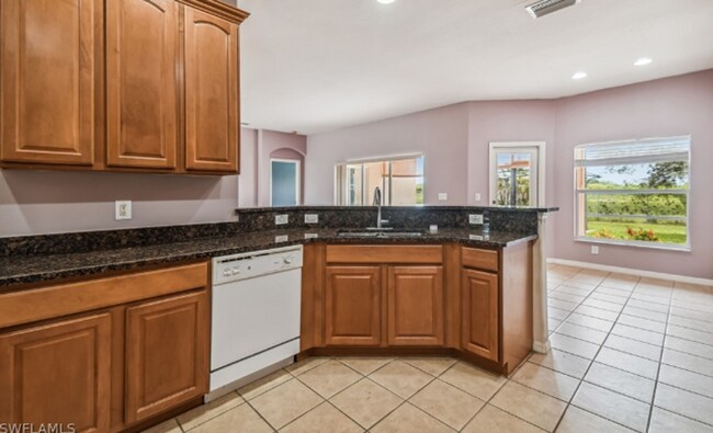 Foto del edificio - 2760 Suncoast Lakes Blvd