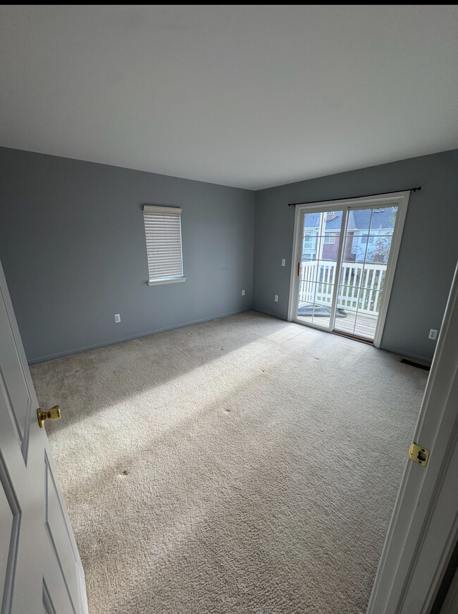 Foto del edificio - 5427 Twin Oaks Dr