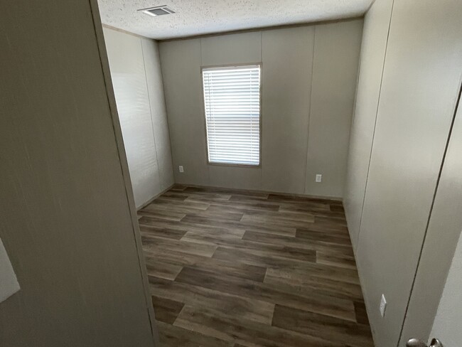 Building Photo - 15807 Co Rd 672