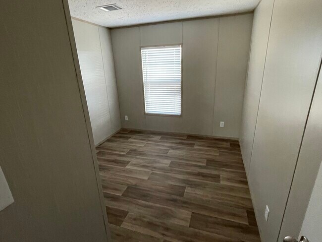 Foto del edificio - 15807 Co Rd 672