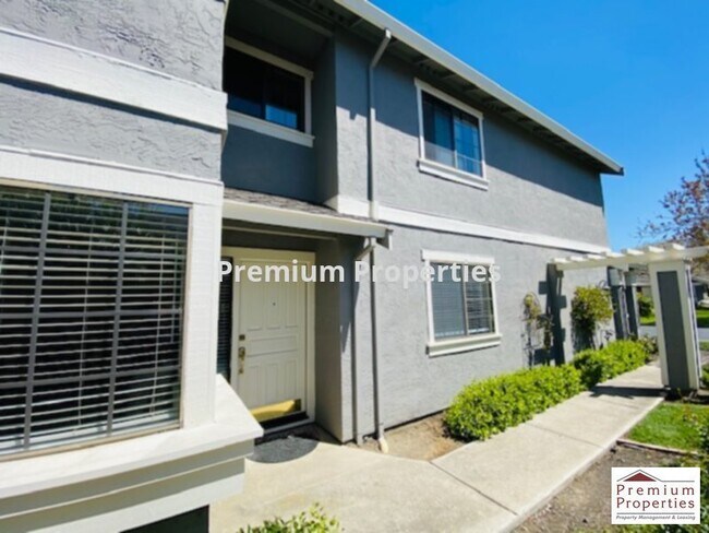 Building Photo - 235 Bridgeside Cir
