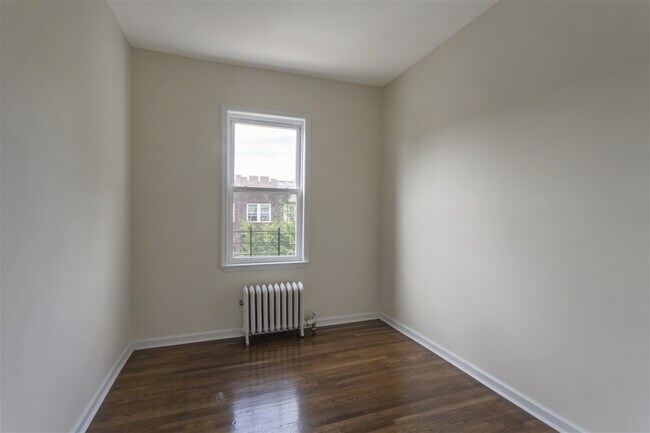 Building Photo - 894 Broadway