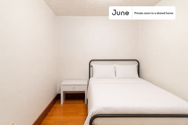 Building Photo - Room in Shared 5 bed/2 bath home in Central Square (Cambridge)