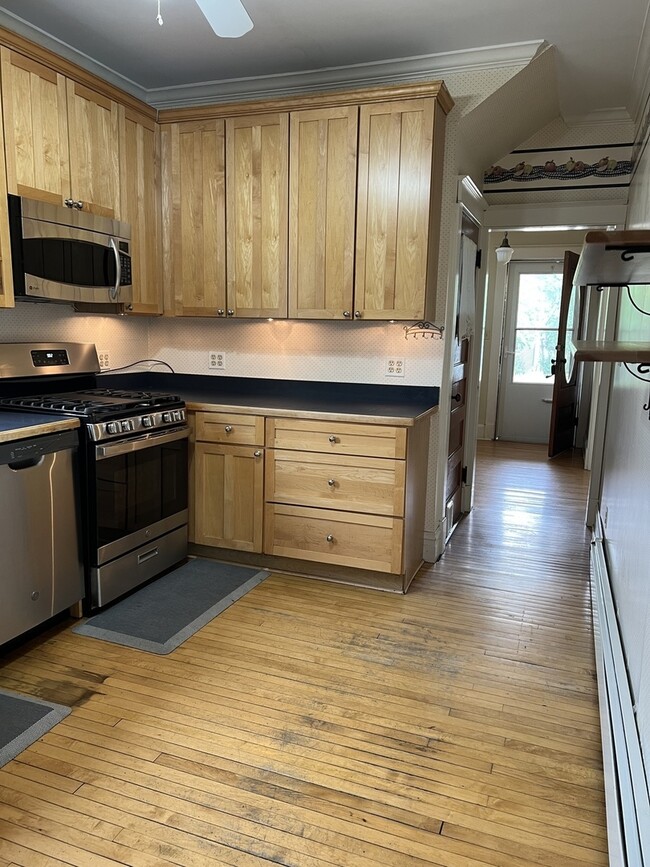 Building Photo - 918 N Dunton Ave