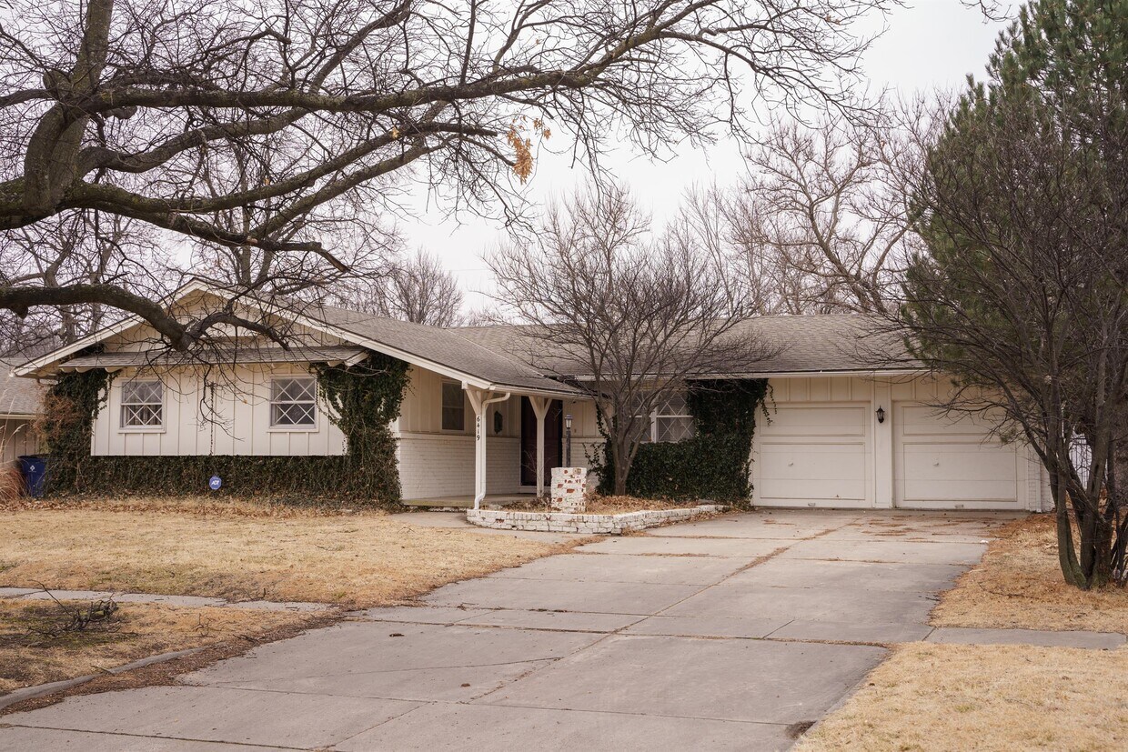 Primary Photo - 6419 E 9th St N