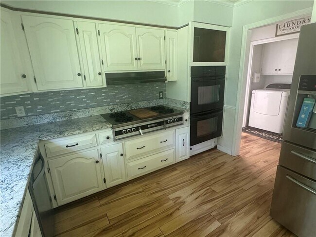 Foto del edificio - 7807 Yorkhaven Rd