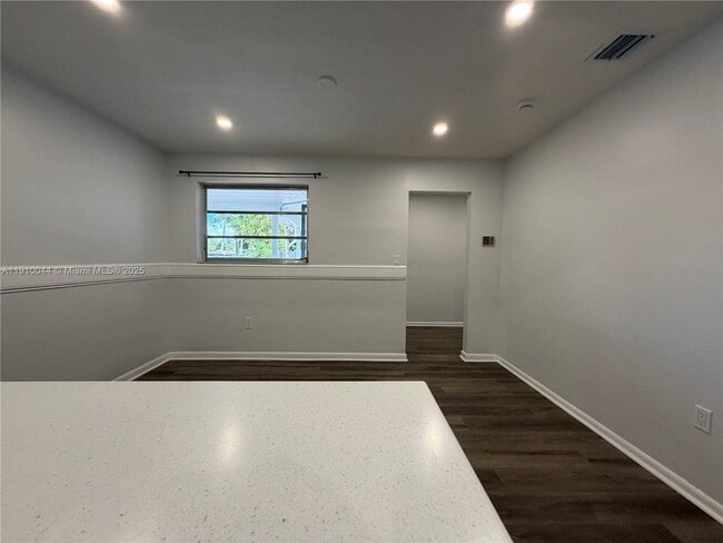 Foto del edificio - 8042 SW 89th St