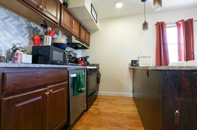 Building Photo - 21 Weitz St