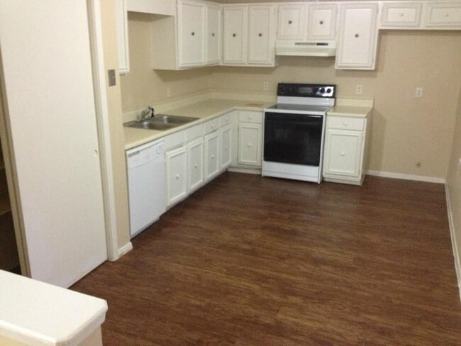 Building Photo - 7100 Meadow Run
