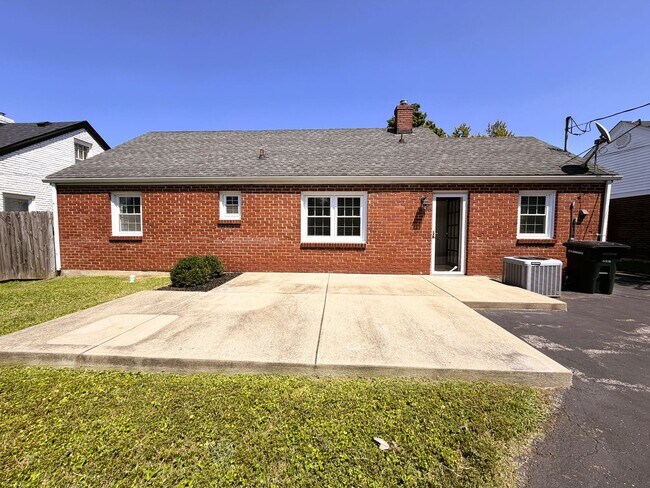 Building Photo - 217 Kewanna Dr