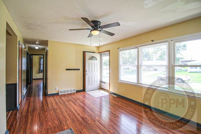 Building Photo - 3 Bedroom / 1 Bath Home Minutes from Hartm...