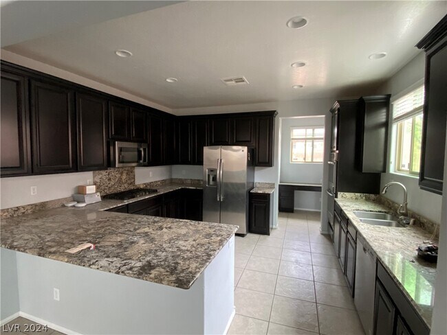 Foto del edificio - 7242 Summer Grove Ave
